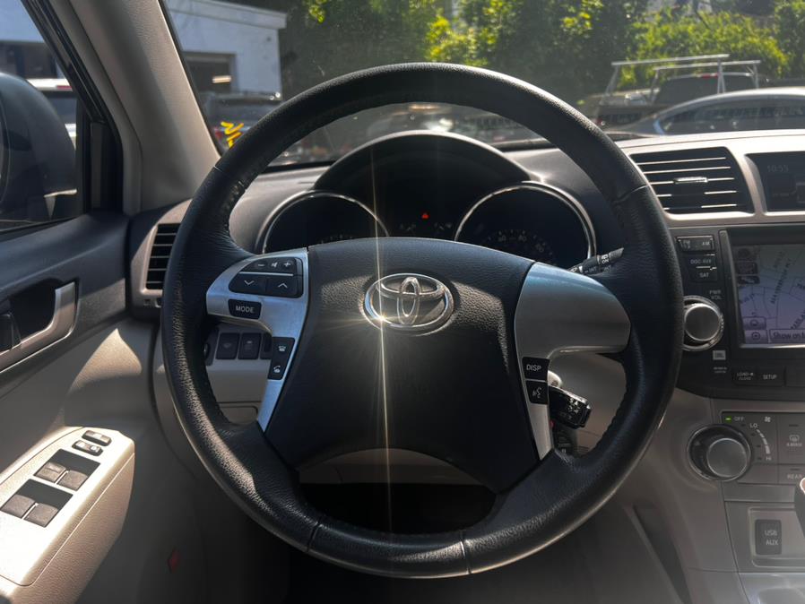 2012 Toyota Highlander 4WD 4dr V6 SE, available for sale in Worcester, Massachusetts | Sophia's Auto Sales Inc. Worcester, Massachusetts 2012 Toyota Highlander 4WD 4dr V6 SE, available for sale in Worcester, Massachusetts | Sophia's Auto Sales Inc. Worcester, Massachusetts