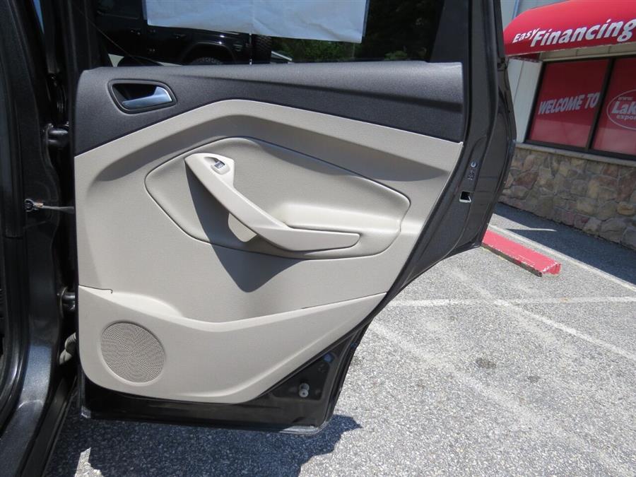 2019 Ford Escape SE 4dr SUV, available for sale in Auburn, Maine | Lake City Exports Inc. Auburn, Maine 2019 Ford Escape SE 4dr SUV, available for sale in Auburn, Maine | Lake City Exports Inc. Auburn, Maine