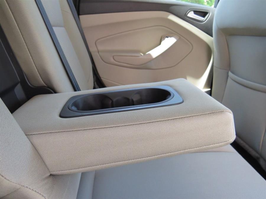 2019 Ford Escape SE 4dr SUV, available for sale in Auburn, Maine | Lake City Exports Inc. Auburn, Maine 2019 Ford Escape SE 4dr SUV, available for sale in Auburn, Maine | Lake City Exports Inc. Auburn, Maine