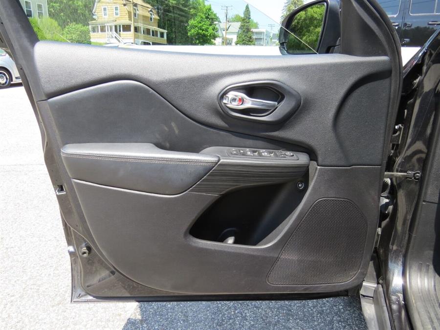 2015 Jeep Cherokee Limited 4x4 4dr SUV, available for sale in Auburn, Maine | Lake City Exports Inc. Auburn, Maine 2015 Jeep Cherokee Limited 4x4 4dr SUV, available for sale in Auburn, Maine | Lake City Exports Inc. Auburn, Maine
