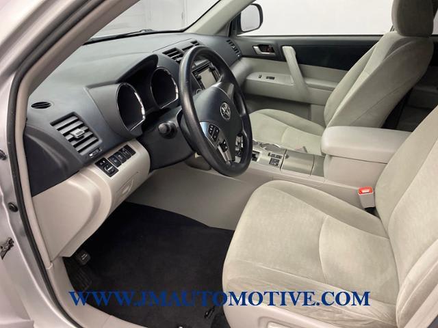 2013 Toyota Highlander 4WD 4dr V6 Plus, available for sale in Naugatuck, Connecticut | J&M Automotive Sls&Svc LLC. Naugatuck, Connecticut 2013 Toyota Highlander 4WD 4dr V6 Plus, available for sale in Naugatuck, Connecticut | J&M Automotive Sls&Svc LLC. Naugatuck, Connecticut
