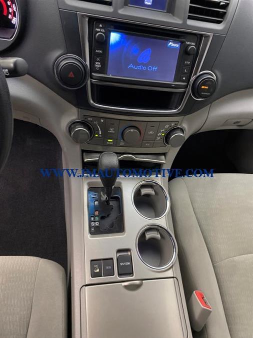 2013 Toyota Highlander 4WD 4dr V6 Plus, available for sale in Naugatuck, Connecticut | J&M Automotive Sls&Svc LLC. Naugatuck, Connecticut 2013 Toyota Highlander 4WD 4dr V6 Plus, available for sale in Naugatuck, Connecticut | J&M Automotive Sls&Svc LLC. Naugatuck, Connecticut