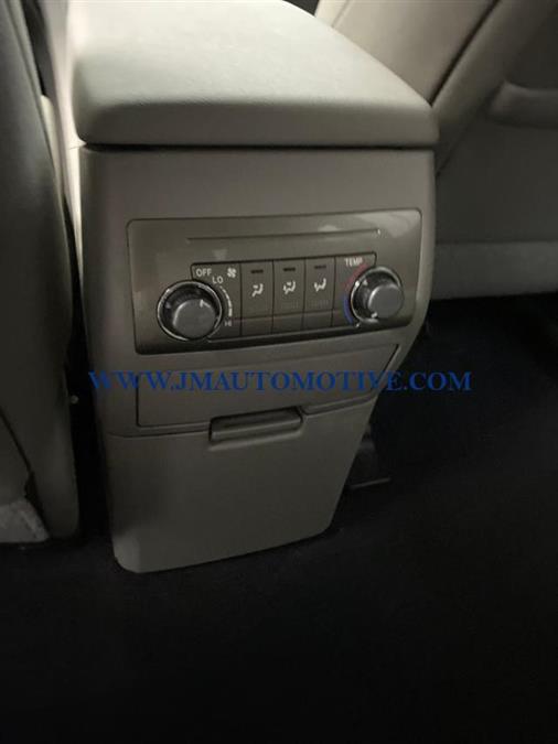 2013 Toyota Highlander 4WD 4dr V6 Plus, available for sale in Naugatuck, Connecticut | J&M Automotive Sls&Svc LLC. Naugatuck, Connecticut 2013 Toyota Highlander 4WD 4dr V6 Plus, available for sale in Naugatuck, Connecticut | J&M Automotive Sls&Svc LLC. Naugatuck, Connecticut