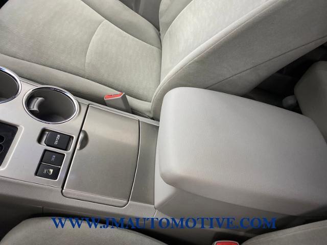 2013 Toyota Highlander 4WD 4dr V6 Plus, available for sale in Naugatuck, Connecticut | J&M Automotive Sls&Svc LLC. Naugatuck, Connecticut 2013 Toyota Highlander 4WD 4dr V6 Plus, available for sale in Naugatuck, Connecticut | J&M Automotive Sls&Svc LLC. Naugatuck, Connecticut