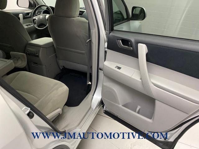 2013 Toyota Highlander 4WD 4dr V6 Plus, available for sale in Naugatuck, Connecticut | J&M Automotive Sls&Svc LLC. Naugatuck, Connecticut 2013 Toyota Highlander 4WD 4dr V6 Plus, available for sale in Naugatuck, Connecticut | J&M Automotive Sls&Svc LLC. Naugatuck, Connecticut