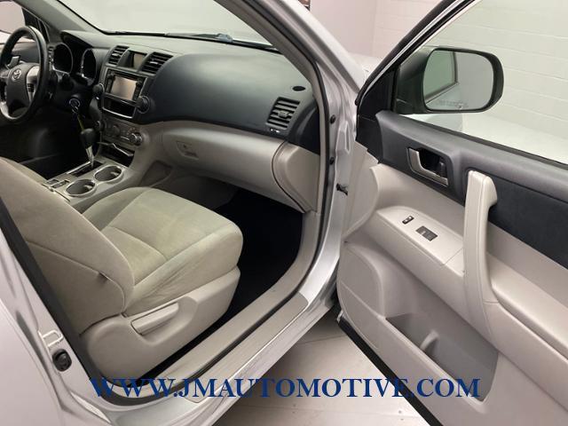 2013 Toyota Highlander 4WD 4dr V6 Plus, available for sale in Naugatuck, Connecticut | J&M Automotive Sls&Svc LLC. Naugatuck, Connecticut 2013 Toyota Highlander 4WD 4dr V6 Plus, available for sale in Naugatuck, Connecticut | J&M Automotive Sls&Svc LLC. Naugatuck, Connecticut