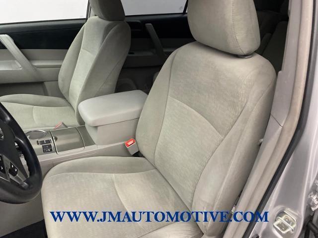 2013 Toyota Highlander 4WD 4dr V6 Plus, available for sale in Naugatuck, Connecticut | J&M Automotive Sls&Svc LLC. Naugatuck, Connecticut 2013 Toyota Highlander 4WD 4dr V6 Plus, available for sale in Naugatuck, Connecticut | J&M Automotive Sls&Svc LLC. Naugatuck, Connecticut