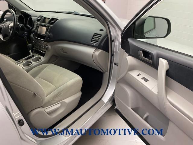 2013 Toyota Highlander 4WD 4dr V6 Plus, available for sale in Naugatuck, Connecticut | J&M Automotive Sls&Svc LLC. Naugatuck, Connecticut 2013 Toyota Highlander 4WD 4dr V6 Plus, available for sale in Naugatuck, Connecticut | J&M Automotive Sls&Svc LLC. Naugatuck, Connecticut