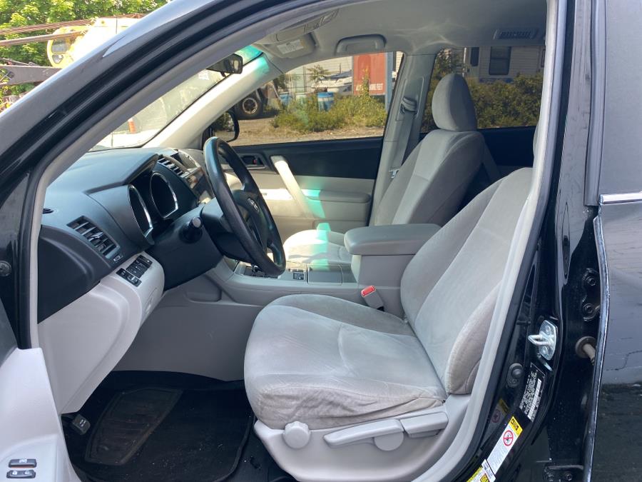 2012 Toyota Highlander 4WD 4dr V6 (Natl), available for sale in Milford, Connecticut | Dealertown Auto Wholesalers. Milford, Connecticut 2012 Toyota Highlander 4WD 4dr V6 (Natl), available for sale in Milford, Connecticut | Dealertown Auto Wholesalers. Milford, Connecticut