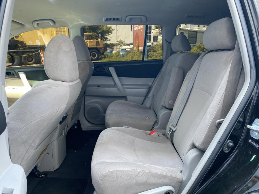 2012 Toyota Highlander 4WD 4dr V6 (Natl), available for sale in Milford, Connecticut | Dealertown Auto Wholesalers. Milford, Connecticut 2012 Toyota Highlander 4WD 4dr V6 (Natl), available for sale in Milford, Connecticut | Dealertown Auto Wholesalers. Milford, Connecticut