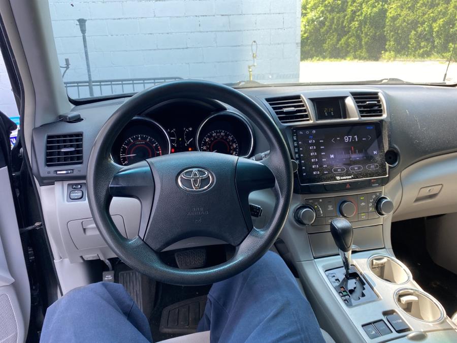 2012 Toyota Highlander 4WD 4dr V6 (Natl), available for sale in Milford, Connecticut | Dealertown Auto Wholesalers. Milford, Connecticut 2012 Toyota Highlander 4WD 4dr V6 (Natl), available for sale in Milford, Connecticut | Dealertown Auto Wholesalers. Milford, Connecticut