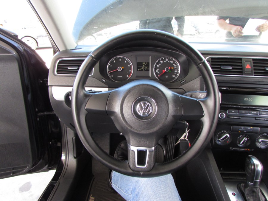 2013 Volkswagen Jetta Sedan 4dr Auto SE w/Convenience/Sunroof, available for sale in Orlando, Florida | VIP Auto Enterprise, Inc. Orlando, Florida 2013 Volkswagen Jetta Sedan 4dr Auto SE w/Convenience/Sunroof, available for sale in Orlando, Florida | VIP Auto Enterprise, Inc. Orlando, Florida