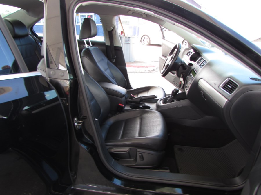 2013 Volkswagen Jetta Sedan 4dr Auto SE w/Convenience/Sunroof, available for sale in Orlando, Florida | VIP Auto Enterprise, Inc. Orlando, Florida 2013 Volkswagen Jetta Sedan 4dr Auto SE w/Convenience/Sunroof, available for sale in Orlando, Florida | VIP Auto Enterprise, Inc. Orlando, Florida