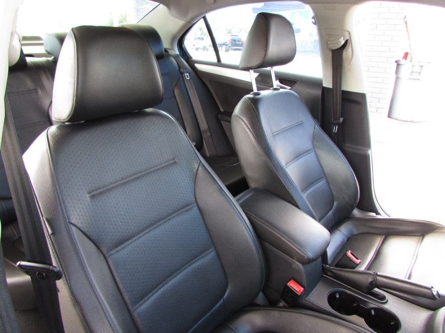 2013 Volkswagen Jetta Sedan 4dr Auto SE w/Convenience/Sunroof, available for sale in Orlando, Florida | VIP Auto Enterprise, Inc. Orlando, Florida 2013 Volkswagen Jetta Sedan 4dr Auto SE w/Convenience/Sunroof, available for sale in Orlando, Florida | VIP Auto Enterprise, Inc. Orlando, Florida
