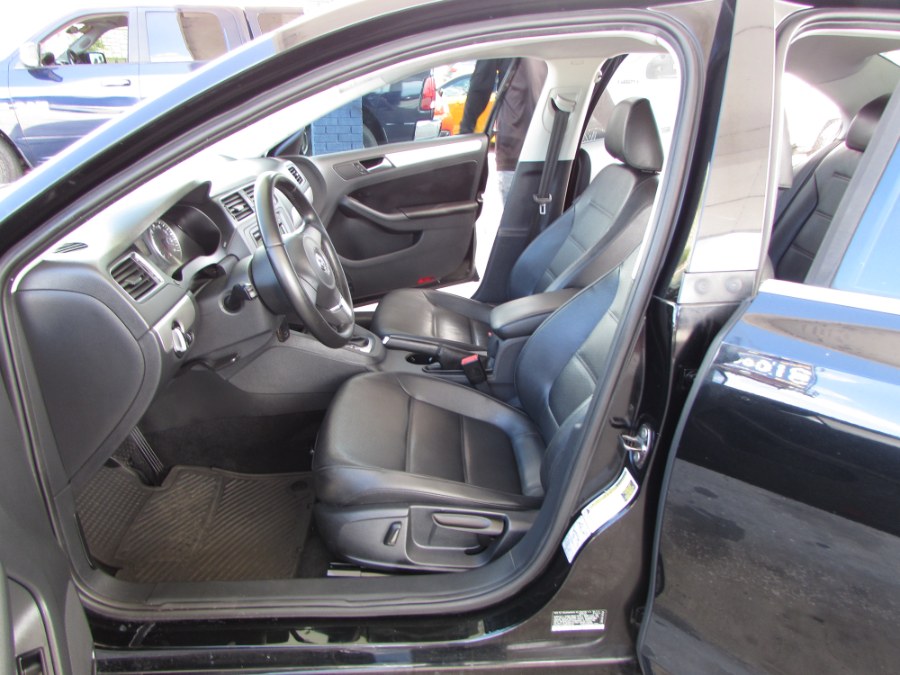 2013 Volkswagen Jetta Sedan 4dr Auto SE w/Convenience/Sunroof, available for sale in Orlando, Florida | VIP Auto Enterprise, Inc. Orlando, Florida 2013 Volkswagen Jetta Sedan 4dr Auto SE w/Convenience/Sunroof, available for sale in Orlando, Florida | VIP Auto Enterprise, Inc. Orlando, Florida