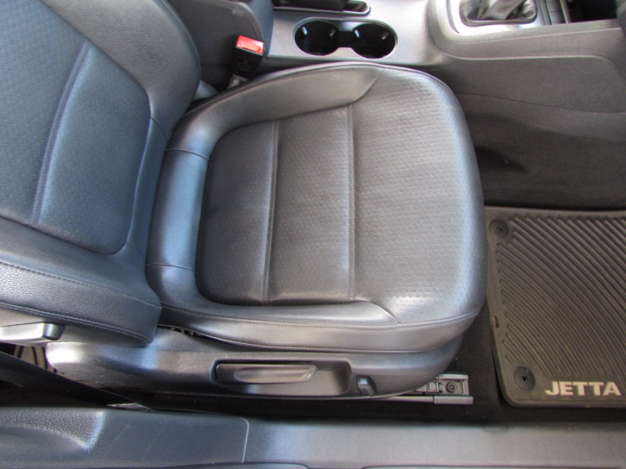 2013 Volkswagen Jetta Sedan 4dr Auto SE w/Convenience/Sunroof, available for sale in Orlando, Florida | VIP Auto Enterprise, Inc. Orlando, Florida 2013 Volkswagen Jetta Sedan 4dr Auto SE w/Convenience/Sunroof, available for sale in Orlando, Florida | VIP Auto Enterprise, Inc. Orlando, Florida