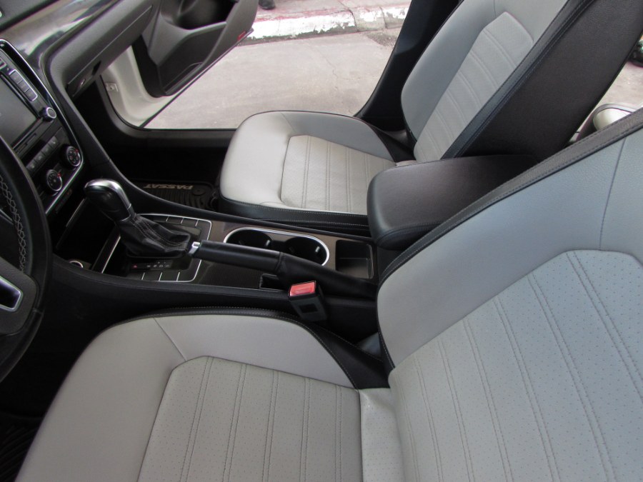 2015 Volkswagen Passat 4dr Sdn 1.8T Auto SE w/Sunroof & Nav, available for sale in Orlando, Florida | VIP Auto Enterprise, Inc. Orlando, Florida 2015 Volkswagen Passat 4dr Sdn 1.8T Auto SE w/Sunroof & Nav, available for sale in Orlando, Florida | VIP Auto Enterprise, Inc. Orlando, Florida