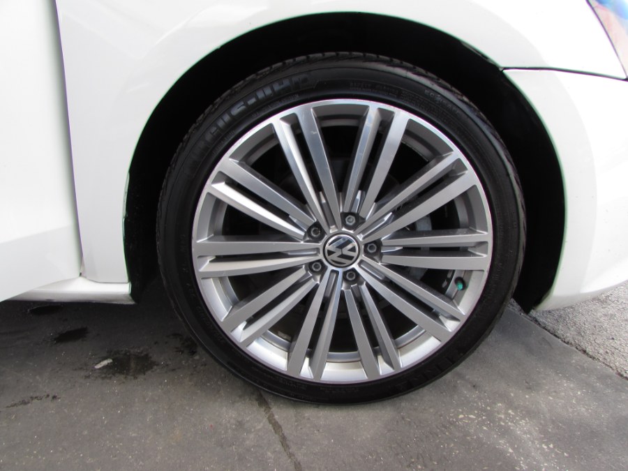 2015 Volkswagen Passat 4dr Sdn 1.8T Auto SE w/Sunroof & Nav, available for sale in Orlando, Florida | VIP Auto Enterprise, Inc. Orlando, Florida 2015 Volkswagen Passat 4dr Sdn 1.8T Auto SE w/Sunroof & Nav, available for sale in Orlando, Florida | VIP Auto Enterprise, Inc. Orlando, Florida