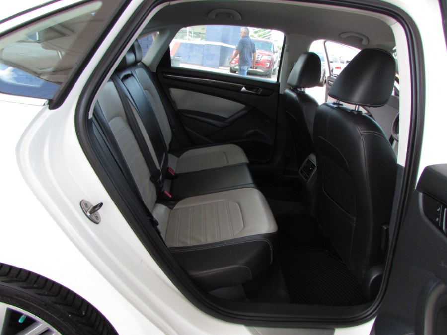 2015 Volkswagen Passat 4dr Sdn 1.8T Auto SE w/Sunroof & Nav, available for sale in Orlando, Florida | VIP Auto Enterprise, Inc. Orlando, Florida 2015 Volkswagen Passat 4dr Sdn 1.8T Auto SE w/Sunroof & Nav, available for sale in Orlando, Florida | VIP Auto Enterprise, Inc. Orlando, Florida