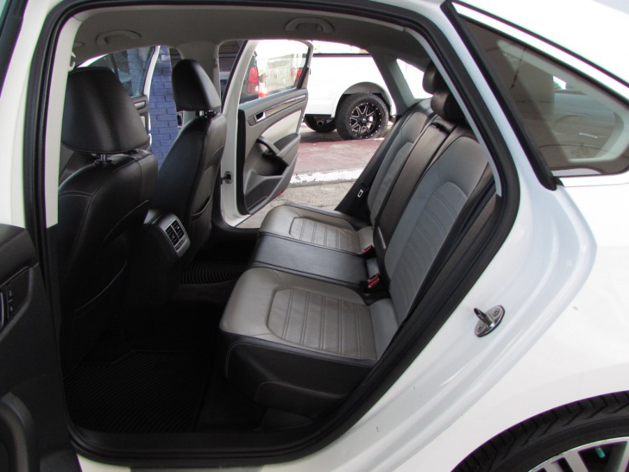 2015 Volkswagen Passat 4dr Sdn 1.8T Auto SE w/Sunroof & Nav, available for sale in Orlando, Florida | VIP Auto Enterprise, Inc. Orlando, Florida 2015 Volkswagen Passat 4dr Sdn 1.8T Auto SE w/Sunroof & Nav, available for sale in Orlando, Florida | VIP Auto Enterprise, Inc. Orlando, Florida