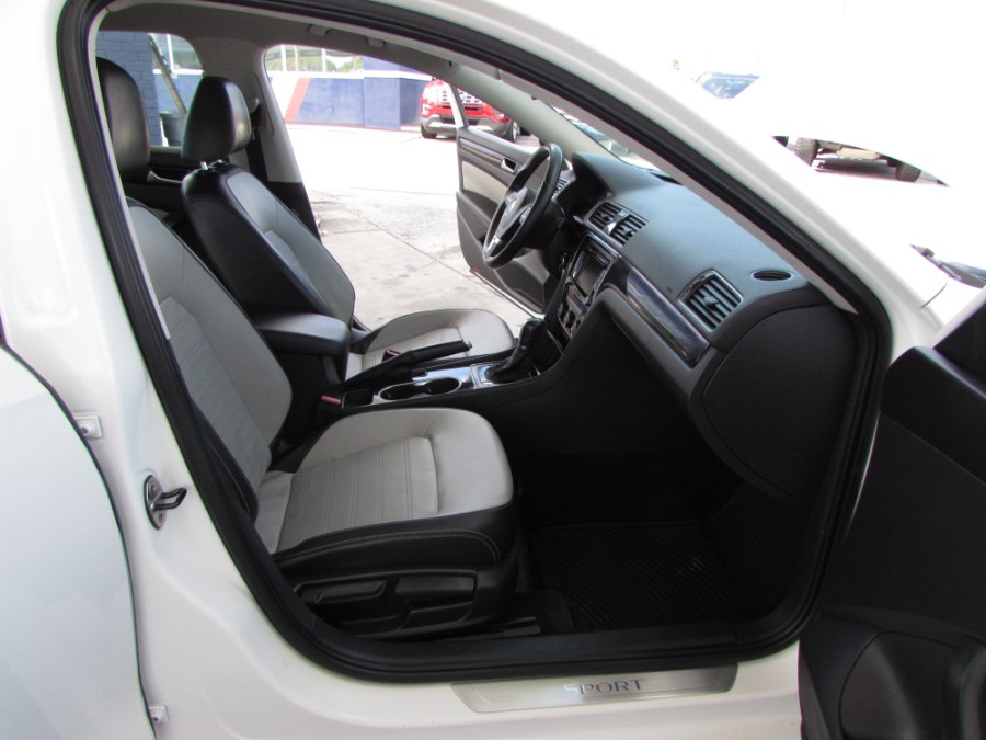 2015 Volkswagen Passat 4dr Sdn 1.8T Auto SE w/Sunroof & Nav, available for sale in Orlando, Florida | VIP Auto Enterprise, Inc. Orlando, Florida 2015 Volkswagen Passat 4dr Sdn 1.8T Auto SE w/Sunroof & Nav, available for sale in Orlando, Florida | VIP Auto Enterprise, Inc. Orlando, Florida