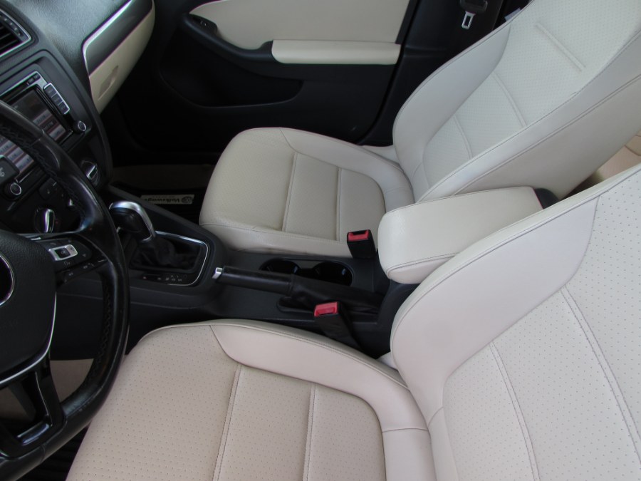 2015 Volkswagen Jetta Sedan 4dr Auto 1.8T SE w/Connectivity PZEV, available for sale in Orlando, Florida | VIP Auto Enterprise, Inc. Orlando, Florida 2015 Volkswagen Jetta Sedan 4dr Auto 1.8T SE w/Connectivity PZEV, available for sale in Orlando, Florida | VIP Auto Enterprise, Inc. Orlando, Florida