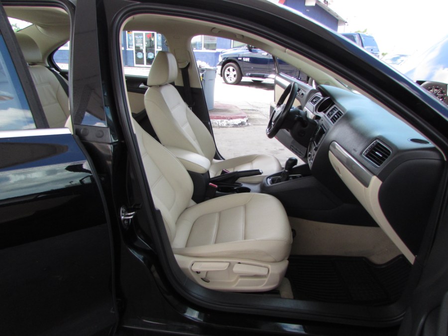 2015 Volkswagen Jetta Sedan 4dr Auto 1.8T SE w/Connectivity PZEV, available for sale in Orlando, Florida | VIP Auto Enterprise, Inc. Orlando, Florida 2015 Volkswagen Jetta Sedan 4dr Auto 1.8T SE w/Connectivity PZEV, available for sale in Orlando, Florida | VIP Auto Enterprise, Inc. Orlando, Florida