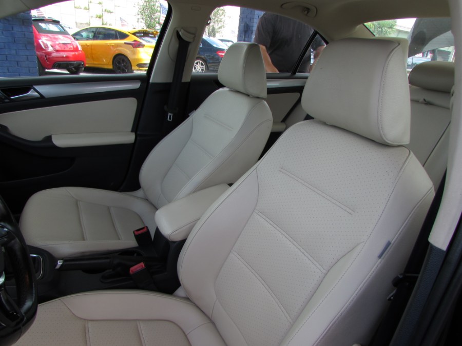 2015 Volkswagen Jetta Sedan 4dr Auto 1.8T SE w/Connectivity PZEV, available for sale in Orlando, Florida | VIP Auto Enterprise, Inc. Orlando, Florida 2015 Volkswagen Jetta Sedan 4dr Auto 1.8T SE w/Connectivity PZEV, available for sale in Orlando, Florida | VIP Auto Enterprise, Inc. Orlando, Florida