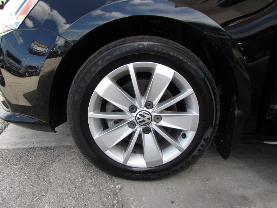 2015 Volkswagen Jetta Sedan 4dr Auto 1.8T SE w/Connectivity PZEV, available for sale in Orlando, Florida | VIP Auto Enterprise, Inc. Orlando, Florida 2015 Volkswagen Jetta Sedan 4dr Auto 1.8T SE w/Connectivity PZEV, available for sale in Orlando, Florida | VIP Auto Enterprise, Inc. Orlando, Florida