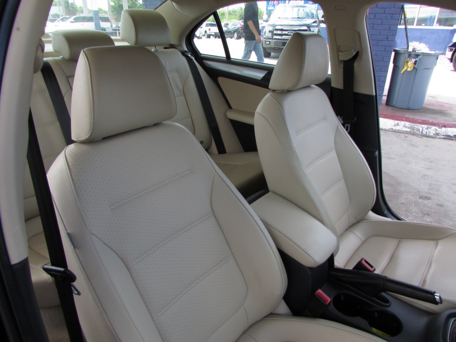 2015 Volkswagen Jetta Sedan 4dr Auto 1.8T SE w/Connectivity PZEV, available for sale in Orlando, Florida | VIP Auto Enterprise, Inc. Orlando, Florida 2015 Volkswagen Jetta Sedan 4dr Auto 1.8T SE w/Connectivity PZEV, available for sale in Orlando, Florida | VIP Auto Enterprise, Inc. Orlando, Florida
