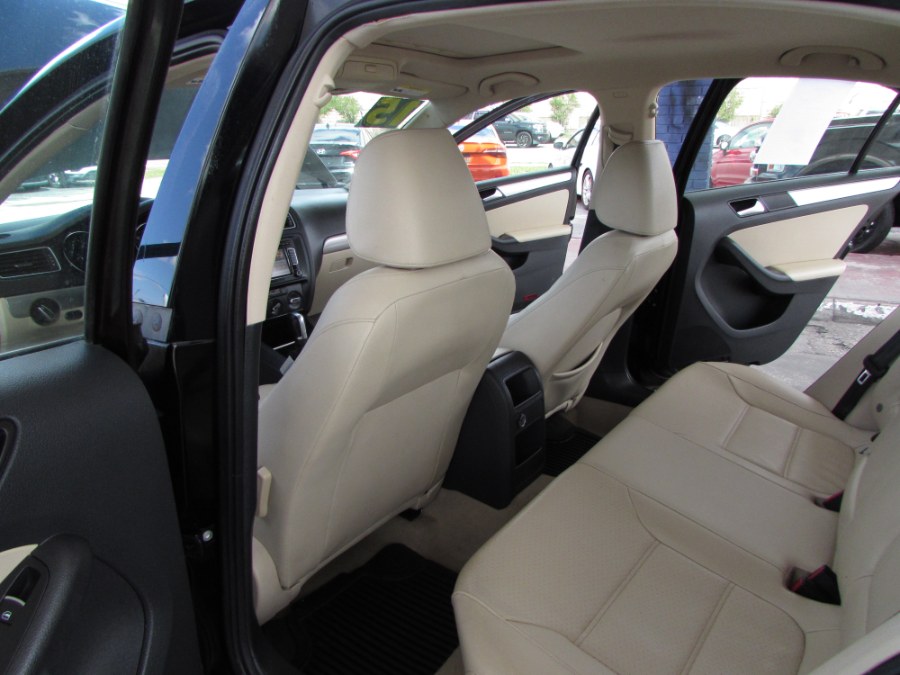 2015 Volkswagen Jetta Sedan 4dr Auto 1.8T SE w/Connectivity PZEV, available for sale in Orlando, Florida | VIP Auto Enterprise, Inc. Orlando, Florida 2015 Volkswagen Jetta Sedan 4dr Auto 1.8T SE w/Connectivity PZEV, available for sale in Orlando, Florida | VIP Auto Enterprise, Inc. Orlando, Florida