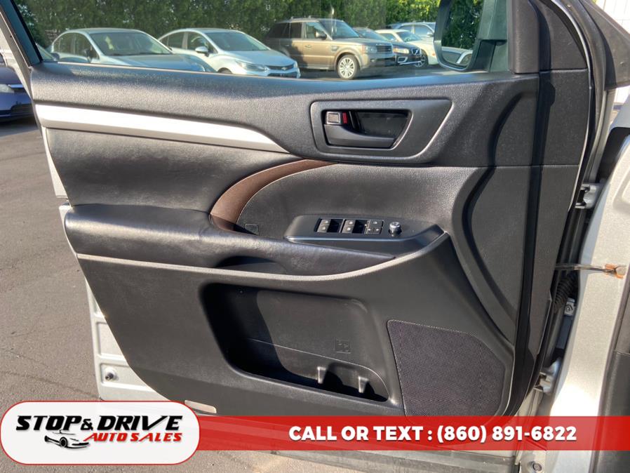 2017 Toyota Highlander LE V6 FWD (Natl), available for sale in East Windsor, Connecticut | Stop & Drive Auto Sales. East Windsor, Connecticut 2017 Toyota Highlander LE V6 FWD (Natl), available for sale in East Windsor, Connecticut | Stop & Drive Auto Sales. East Windsor, Connecticut