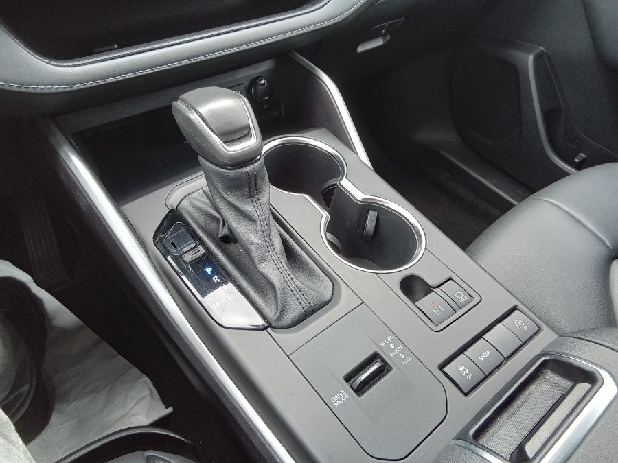 2022 Toyota Highlander XLE FWD (Natl), available for sale in Irvington, New Jersey | NJ Used Cars Center. Irvington, New Jersey 2022 Toyota Highlander XLE FWD (Natl), available for sale in Irvington, New Jersey | NJ Used Cars Center. Irvington, New Jersey