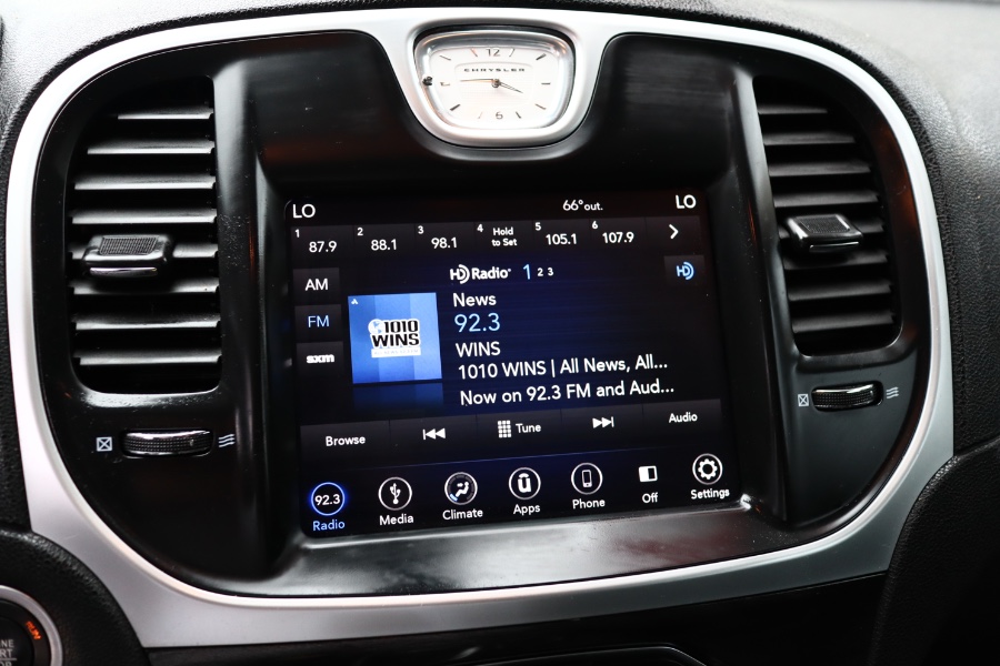 2019 Chrysler 300 Touring RWD, available for sale in Jamaica, New York | Hillside Auto Mall Inc.. Jamaica, New York 2019 Chrysler 300 Touring RWD, available for sale in Jamaica, New York | Hillside Auto Mall Inc.. Jamaica, New York