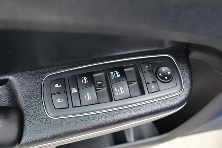2019 Chrysler 300 Touring RWD, available for sale in Jamaica, New York | Hillside Auto Mall Inc.. Jamaica, New York 2019 Chrysler 300 Touring RWD, available for sale in Jamaica, New York | Hillside Auto Mall Inc.. Jamaica, New York