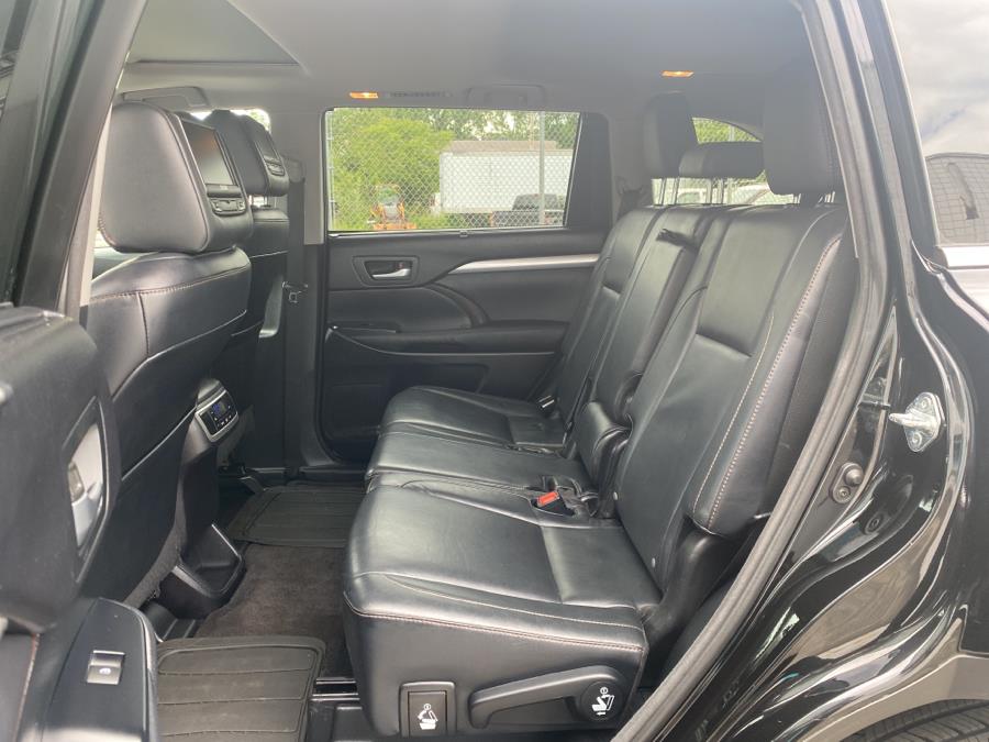 2015 Toyota Highlander AWD 4dr V6 XLE (Natl), available for sale in Milford, Connecticut | Dealertown Auto Wholesalers. Milford, Connecticut 2015 Toyota Highlander AWD 4dr V6 XLE (Natl), available for sale in Milford, Connecticut | Dealertown Auto Wholesalers. Milford, Connecticut