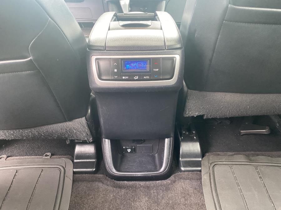 2015 Toyota Highlander AWD 4dr V6 XLE (Natl), available for sale in Milford, Connecticut | Dealertown Auto Wholesalers. Milford, Connecticut 2015 Toyota Highlander AWD 4dr V6 XLE (Natl), available for sale in Milford, Connecticut | Dealertown Auto Wholesalers. Milford, Connecticut