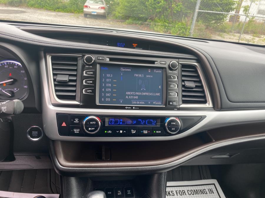 2015 Toyota Highlander AWD 4dr V6 XLE (Natl), available for sale in Milford, Connecticut | Dealertown Auto Wholesalers. Milford, Connecticut 2015 Toyota Highlander AWD 4dr V6 XLE (Natl), available for sale in Milford, Connecticut | Dealertown Auto Wholesalers. Milford, Connecticut