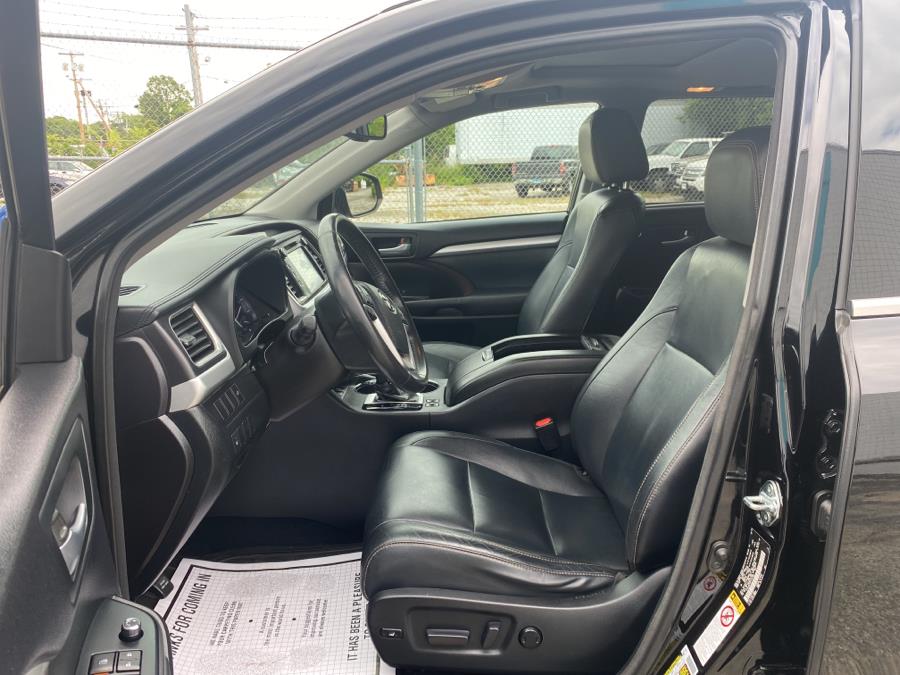 2015 Toyota Highlander AWD 4dr V6 XLE (Natl), available for sale in Milford, Connecticut | Dealertown Auto Wholesalers. Milford, Connecticut 2015 Toyota Highlander AWD 4dr V6 XLE (Natl), available for sale in Milford, Connecticut | Dealertown Auto Wholesalers. Milford, Connecticut