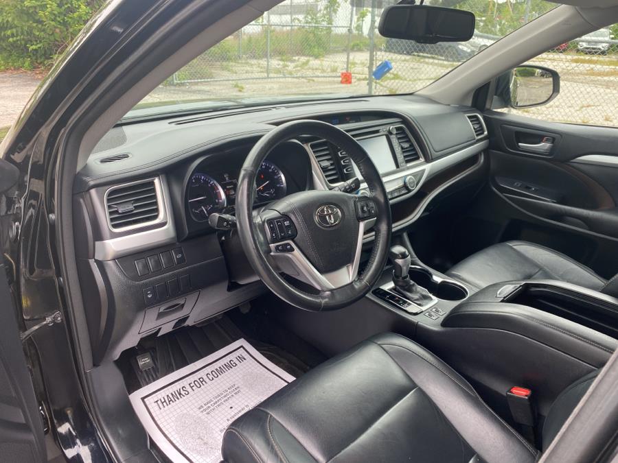 2015 Toyota Highlander AWD 4dr V6 XLE (Natl), available for sale in Milford, Connecticut | Dealertown Auto Wholesalers. Milford, Connecticut 2015 Toyota Highlander AWD 4dr V6 XLE (Natl), available for sale in Milford, Connecticut | Dealertown Auto Wholesalers. Milford, Connecticut