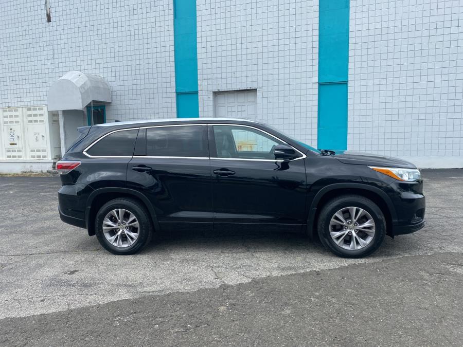 2015 Toyota Highlander AWD 4dr V6 XLE (Natl), available for sale in Milford, Connecticut | Dealertown Auto Wholesalers. Milford, Connecticut 2015 Toyota Highlander AWD 4dr V6 XLE (Natl), available for sale in Milford, Connecticut | Dealertown Auto Wholesalers. Milford, Connecticut
