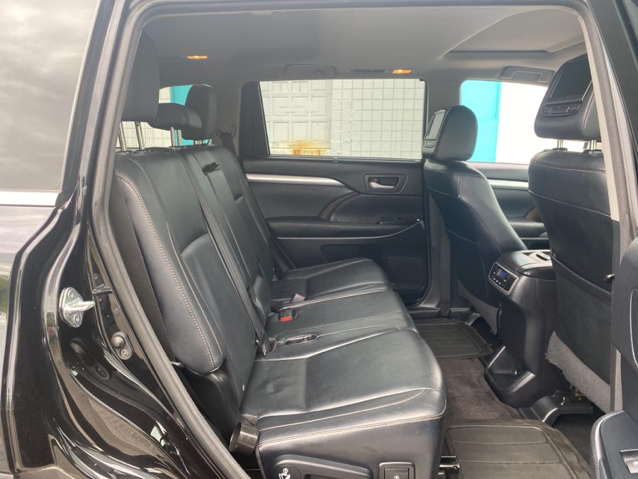 2015 Toyota Highlander AWD 4dr V6 XLE (Natl), available for sale in Milford, Connecticut | Dealertown Auto Wholesalers. Milford, Connecticut 2015 Toyota Highlander AWD 4dr V6 XLE (Natl), available for sale in Milford, Connecticut | Dealertown Auto Wholesalers. Milford, Connecticut