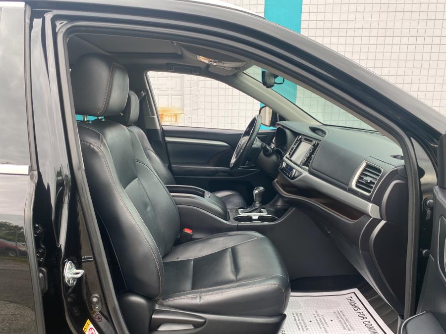 2015 Toyota Highlander AWD 4dr V6 XLE (Natl), available for sale in Milford, Connecticut | Dealertown Auto Wholesalers. Milford, Connecticut 2015 Toyota Highlander AWD 4dr V6 XLE (Natl), available for sale in Milford, Connecticut | Dealertown Auto Wholesalers. Milford, Connecticut