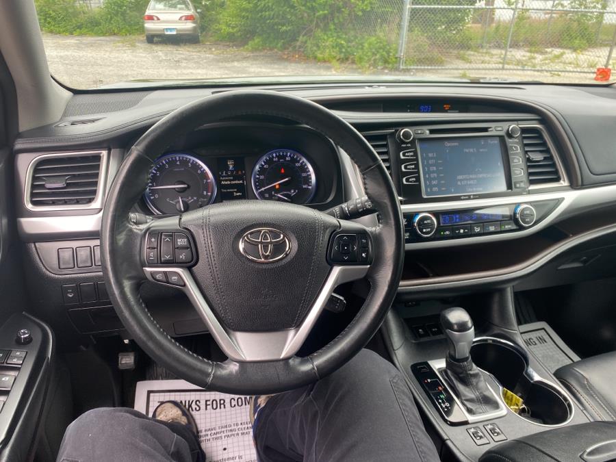 2015 Toyota Highlander AWD 4dr V6 XLE (Natl), available for sale in Milford, Connecticut | Dealertown Auto Wholesalers. Milford, Connecticut 2015 Toyota Highlander AWD 4dr V6 XLE (Natl), available for sale in Milford, Connecticut | Dealertown Auto Wholesalers. Milford, Connecticut