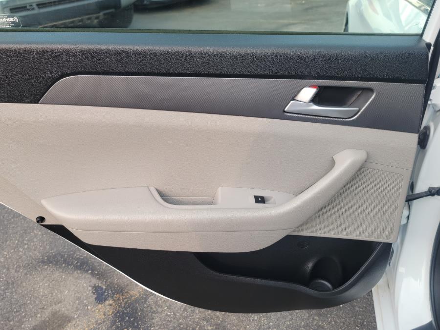 2015 Hyundai Sonata 4dr Sdn 2.4L SE PZEV, available for sale in Philadelphia, Pennsylvania | Eugen's Auto Sales & Repairs. Philadelphia, Pennsylvania 2015 Hyundai Sonata 4dr Sdn 2.4L SE PZEV, available for sale in Philadelphia, Pennsylvania | Eugen's Auto Sales & Repairs. Philadelphia, Pennsylvania