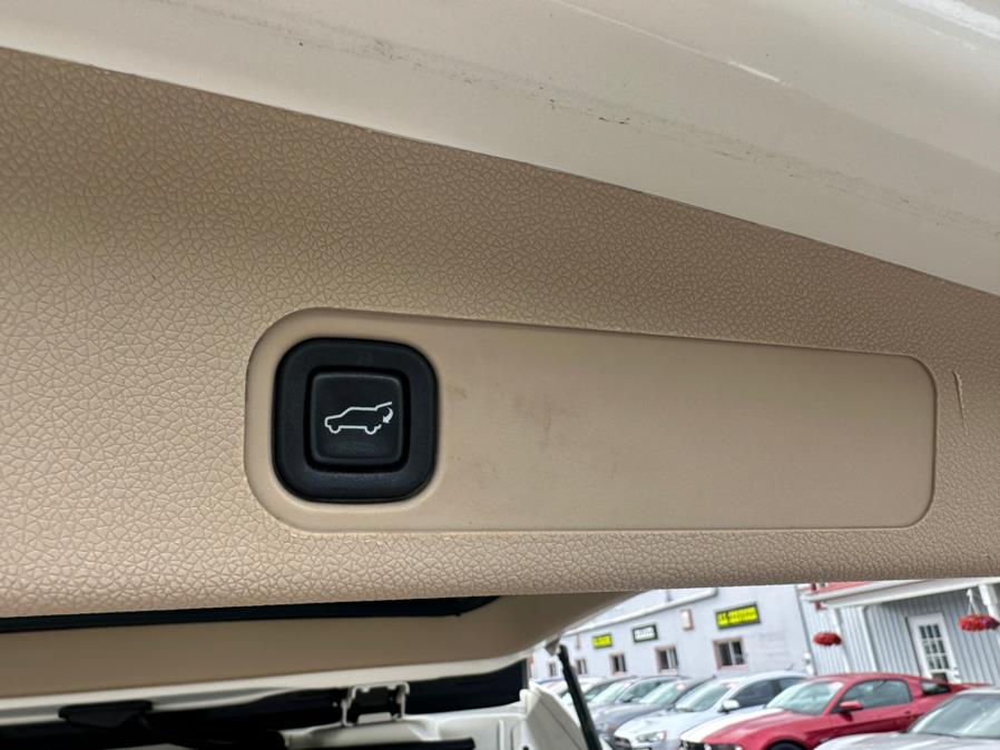 2011 Cadillac Escalade AWD 4dr Base, available for sale in South Windsor, Connecticut | Mike And Tony Auto Sales, Inc. South Windsor, Connecticut 2011 Cadillac Escalade AWD 4dr Base, available for sale in South Windsor, Connecticut | Mike And Tony Auto Sales, Inc. South Windsor, Connecticut