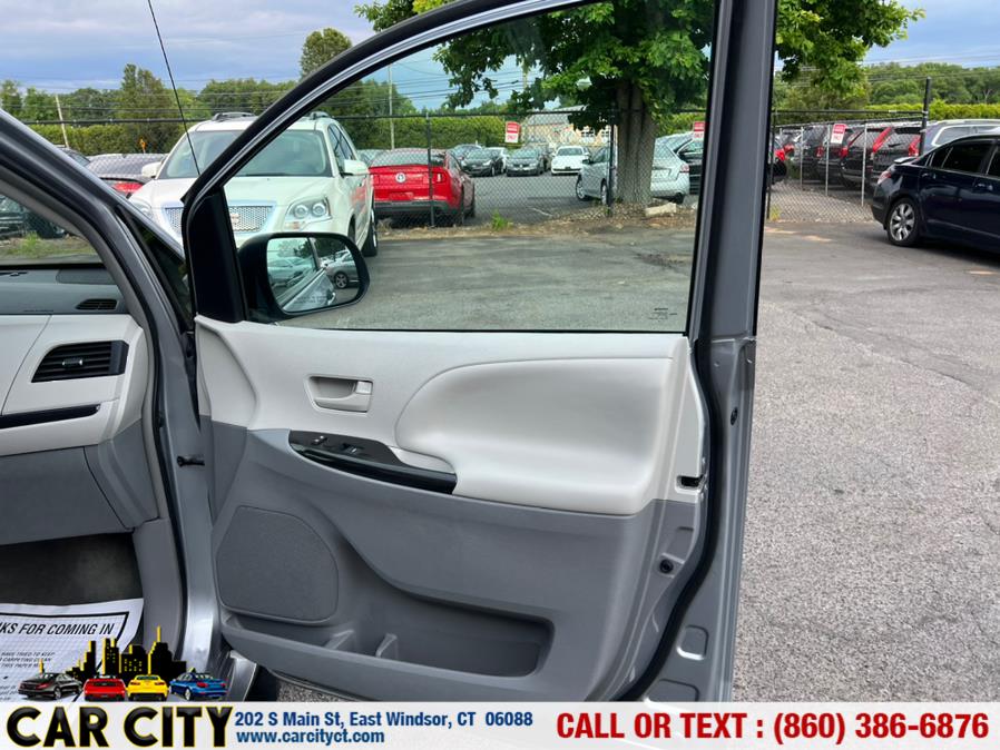 2014 Toyota Sienna 5dr 8-Pass Van V6 LE FWD, available for sale in East Windsor, Connecticut | Car City LLC. East Windsor, Connecticut 2014 Toyota Sienna 5dr 8-Pass Van V6 LE FWD, available for sale in East Windsor, Connecticut | Car City LLC. East Windsor, Connecticut