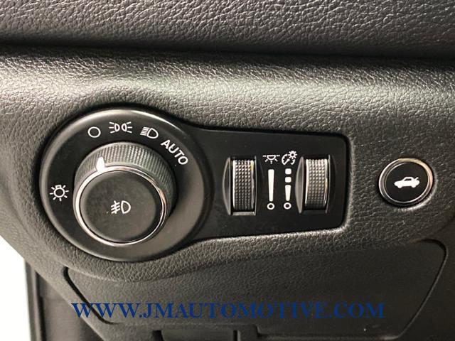 2015 Chrysler 200 4dr Sdn S AWD, available for sale in Naugatuck, Connecticut | J&M Automotive Sls&Svc LLC. Naugatuck, Connecticut 2015 Chrysler 200 4dr Sdn S AWD, available for sale in Naugatuck, Connecticut | J&M Automotive Sls&Svc LLC. Naugatuck, Connecticut