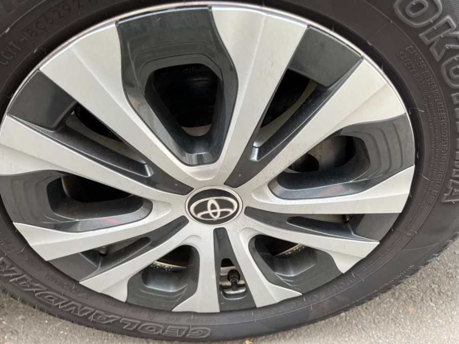 2019 Toyota Prius LE AWD-e (Natl) photo