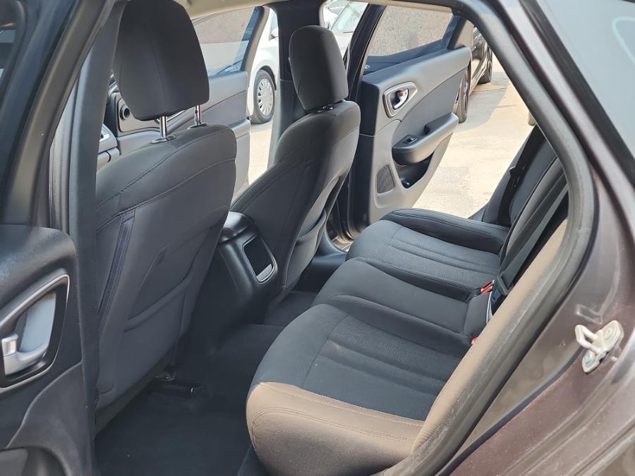 2016 Chrysler 200 4dr Sdn Limited FWD, available for sale in Temple Hills, Maryland | Temple Hills Used Car. Temple Hills, Maryland 2016 Chrysler 200 4dr Sdn Limited FWD, available for sale in Temple Hills, Maryland | Temple Hills Used Car. Temple Hills, Maryland